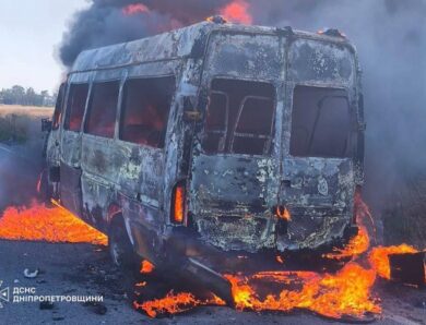 Росіяни вдарили дроном по маршрутці на Дніпропетровщині