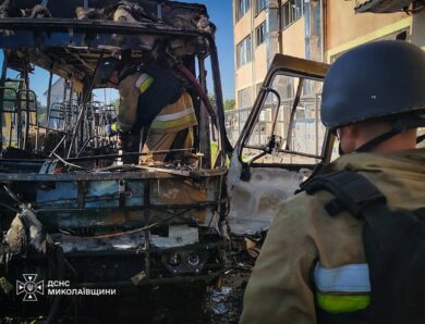 Росіяни вдарили по ліцею в Миколаєві