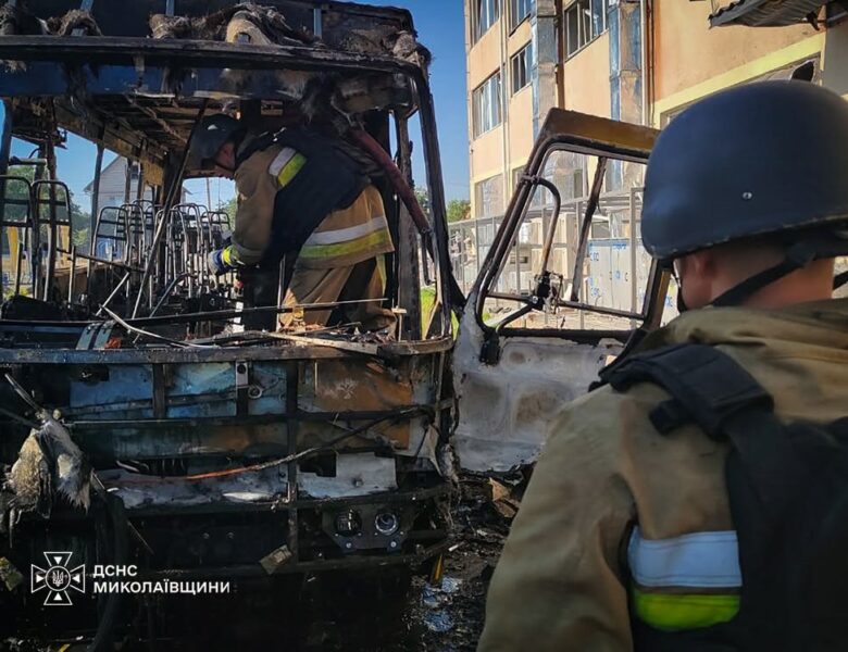 Росіяни вдарили по ліцею в Миколаєві