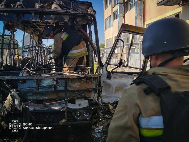 Росіяни вдарили по ліцею в Миколаєві