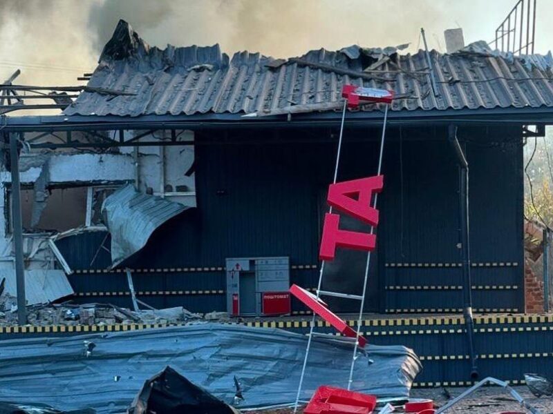 Росіяни знищили відділення Нової пошти в Прилуках