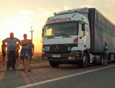 У Києві через спеку обмежили рух вантажівок