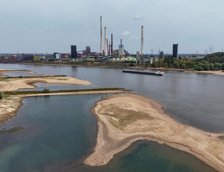 У Німеччині через спеку Рейн обмілів до нових мінімумів