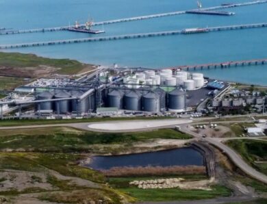 У Тамані згоріло 12 резервуарів з нафтою – СБС