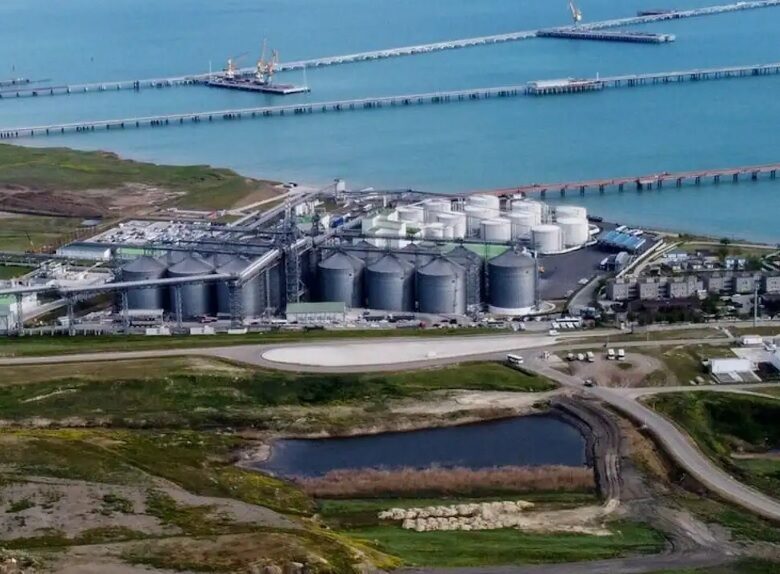 У Тамані згоріло 12 резервуарів з нафтою – СБС