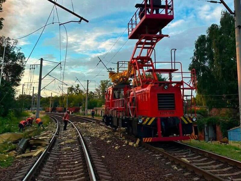 Удар по вокзалу Лозової: є загиблі та важкопоранені залізничники