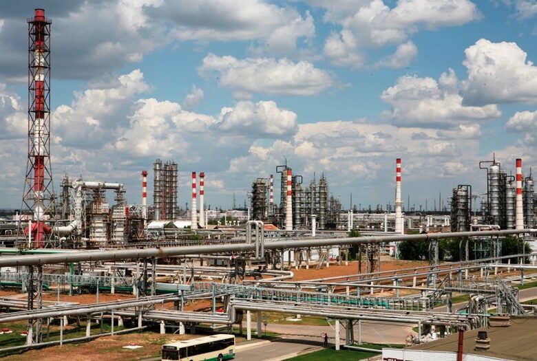 Удари України паралізували роботу Волгоградського НПЗ – ЗМІ