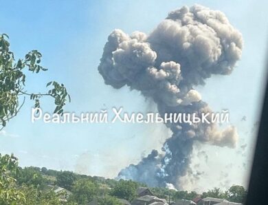 Вибух у Хмельницькому: п’ятьох військових досі шукають