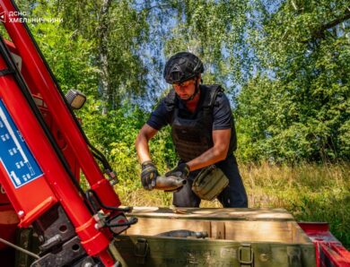 Вибухи на полігоні Хмельниччини: рятувальники досі обстежують територію