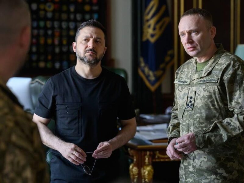 Зеленський обговорив із Драпатим оборону Донеччини